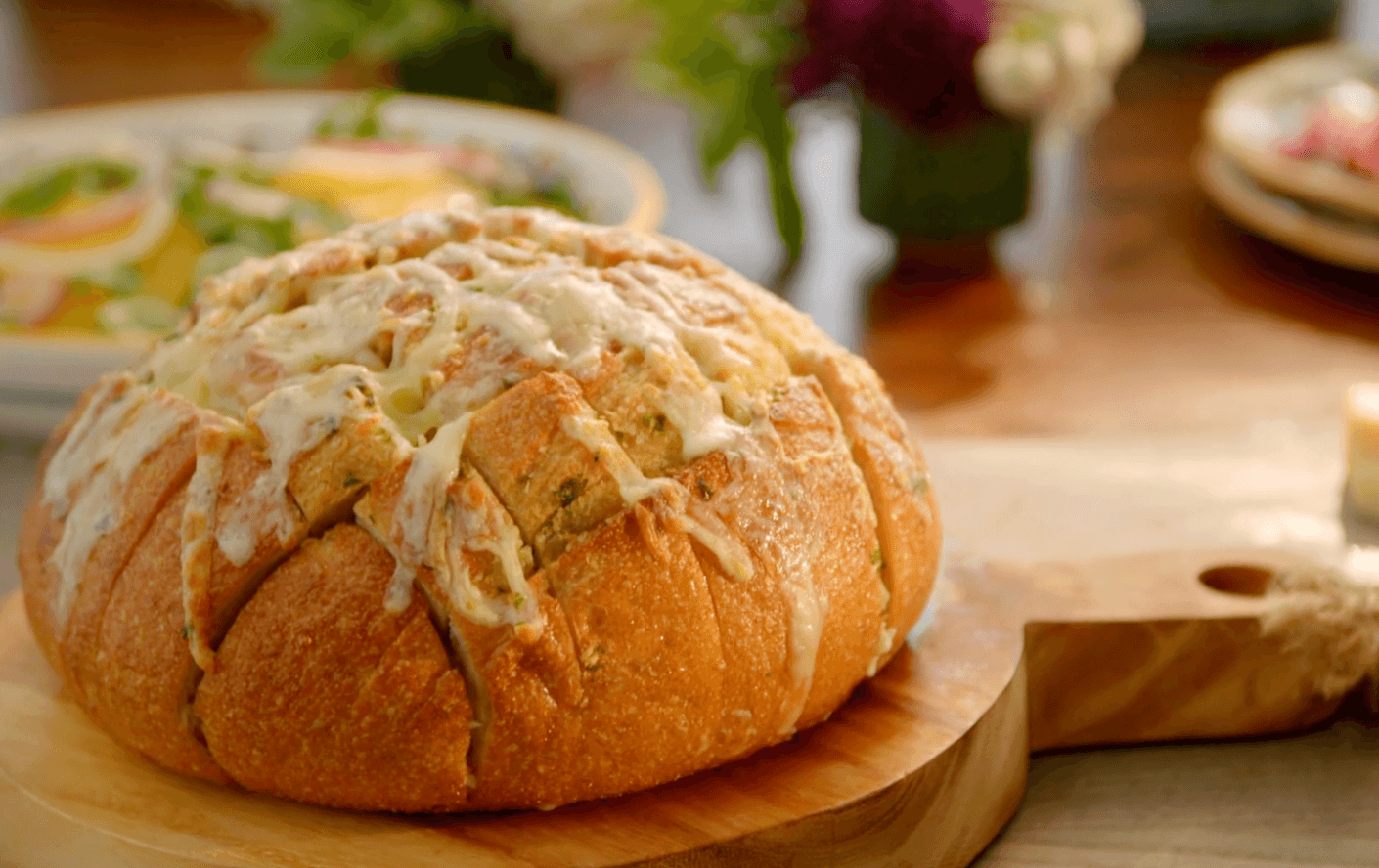 Pull-Apart Garlic Bread with Asiago Cheese
